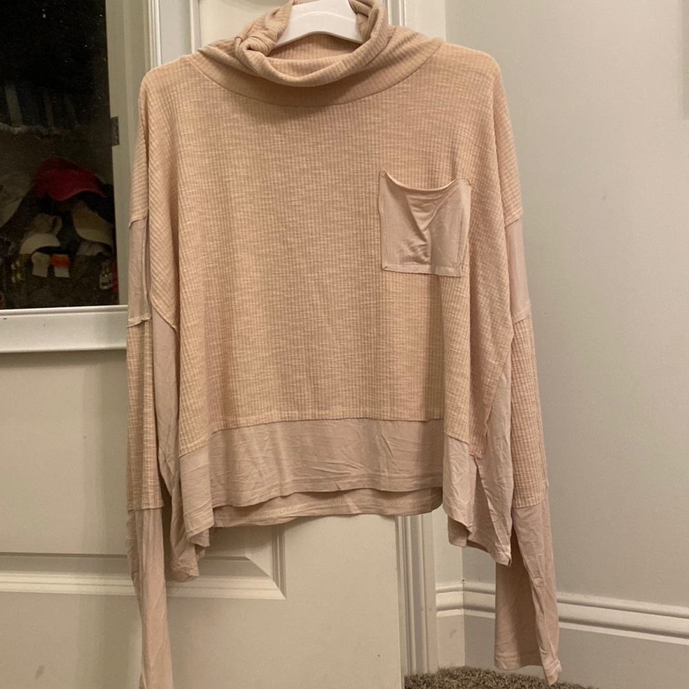 Never worn sweater from These Three Boutique. Size small :)